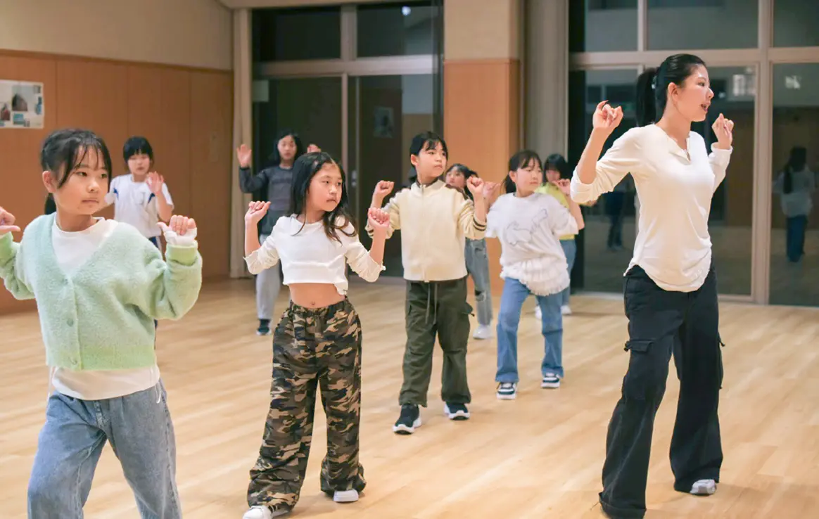 Girls HIPHOP ダンススクールの様子
